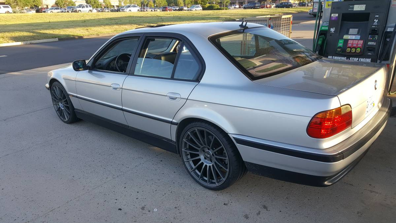 Illustration for article titled For $21,000, Could This M5-Imbued 2000 BMW 740i Be Your Ultimate Executive Express?